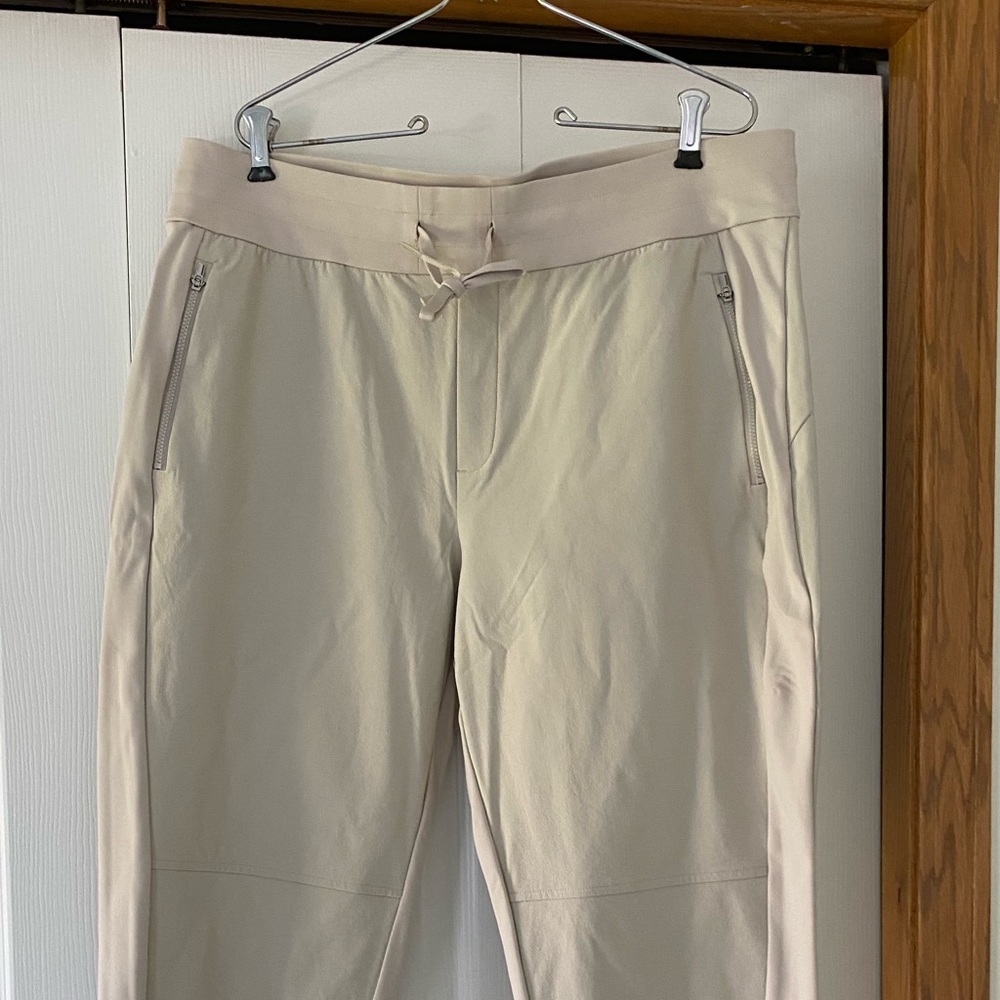 Athleta cream color jogger